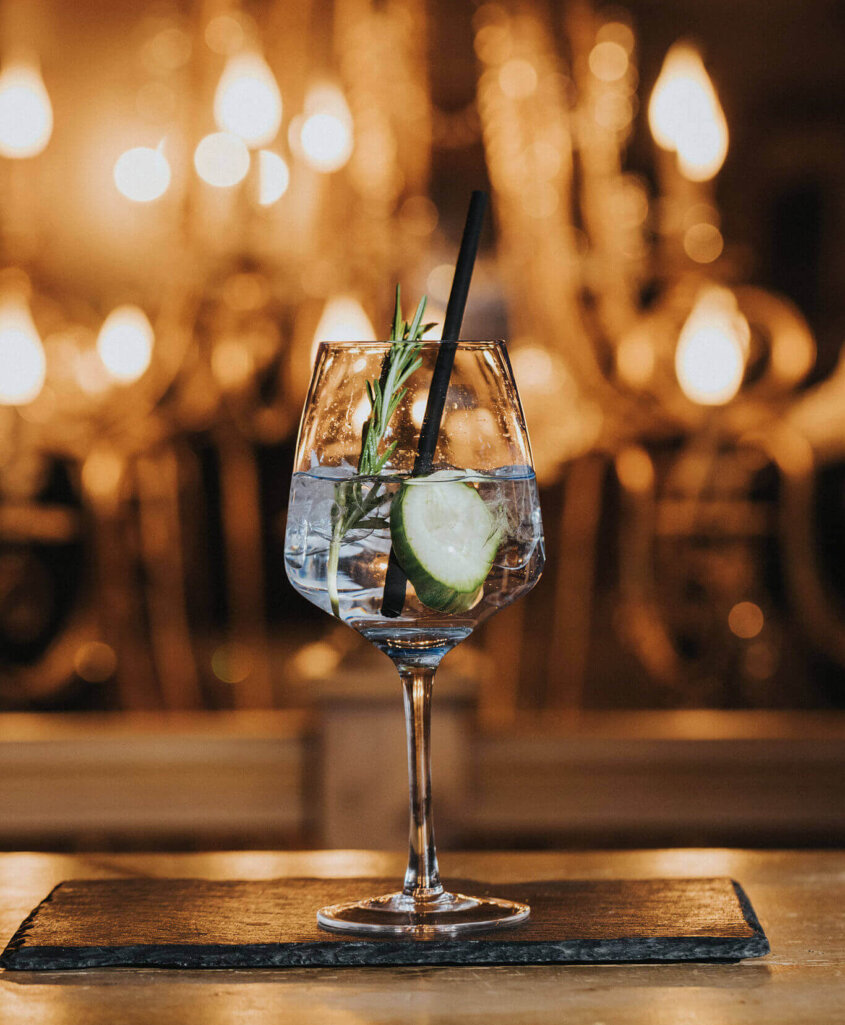 Gin Tonic an der Hotelbar im Hotel Schneider