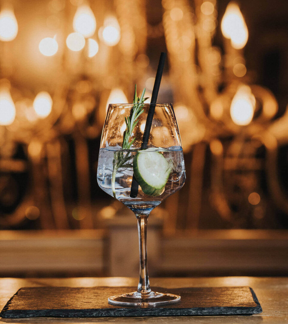Gin Tonic an der Hotelbar im Hotel Schneider