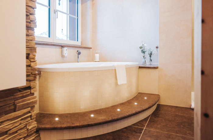 Badewanne im Hotel Schneider